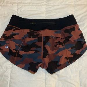 Lululemon size 4 camo speed ups.
